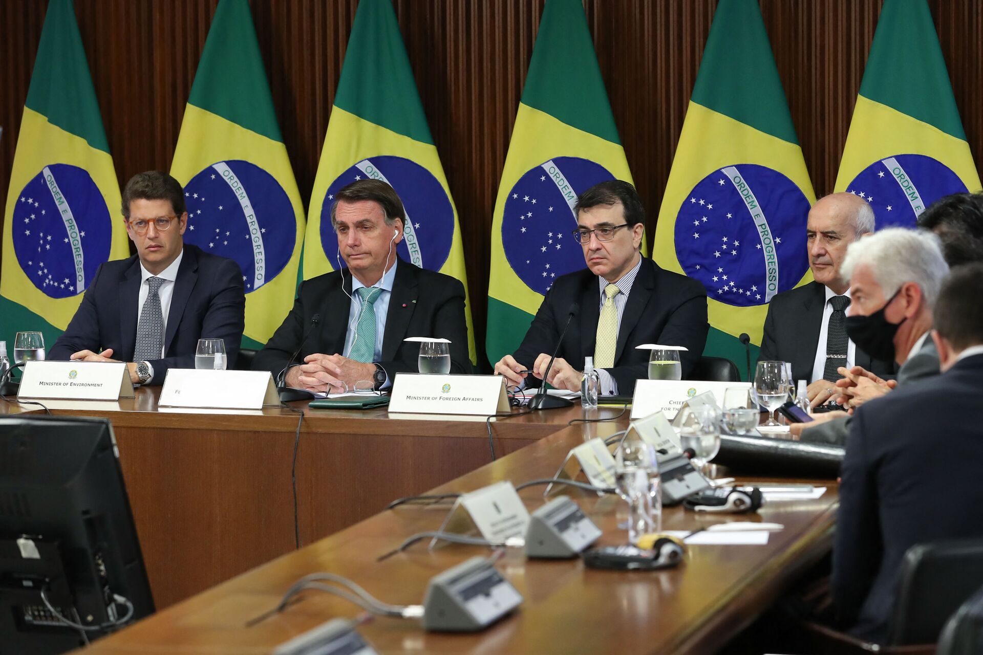 John Kerry diz que alinhou metas climáticas do Brasil com Salles e Carlos França - Sputnik Brasil, 1920, 01.05.2021