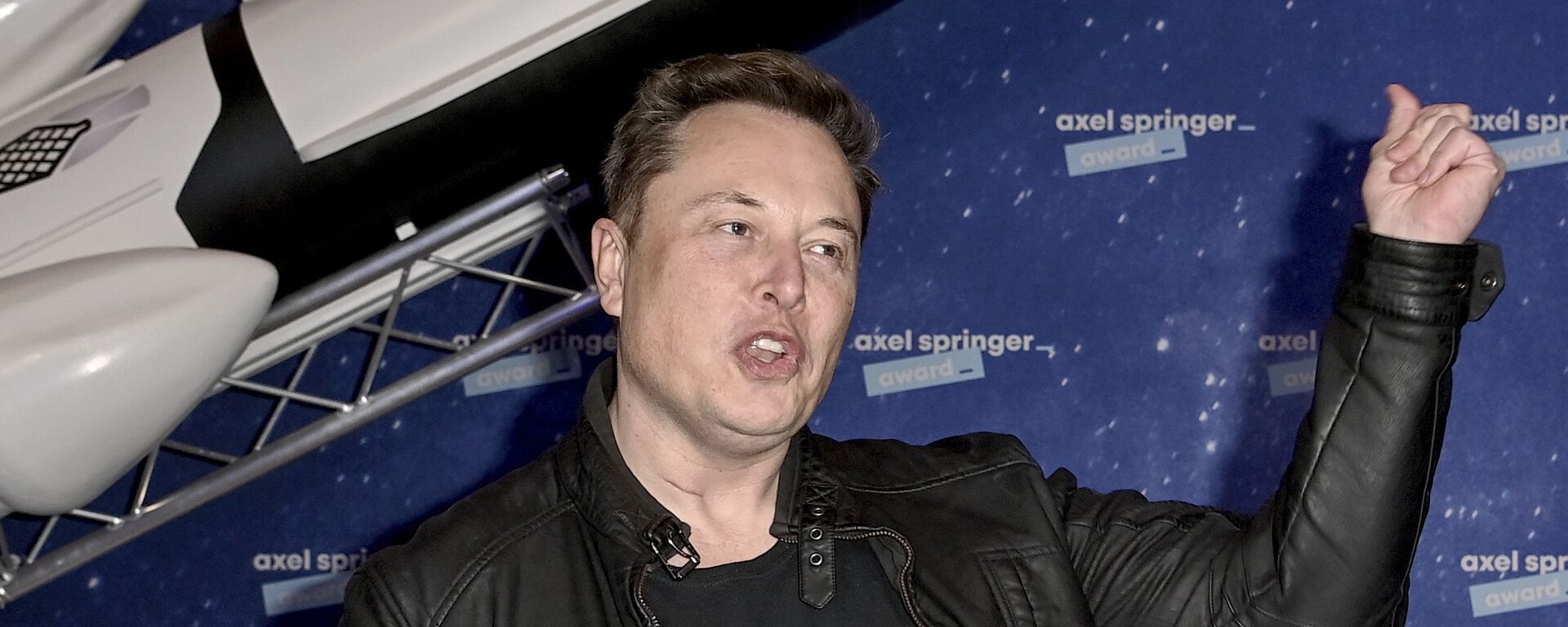 Proprietário da SpaceX e CEO da Tesla, Elon Musk chega ao tapete vermelho para o prêmio de mídia Axel Springer, em Berlim, em 1º de dezembro de 2020 - Sputnik Brasil, 1920, 25.04.2021