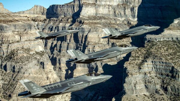 Caças americanos F-35 Lightning II durante exercício no céu do estado de Utah, EUA (arquivo) - Sputnik Brasil