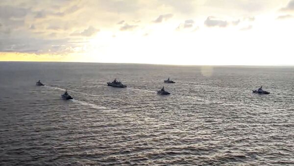 Imagem extraída de um vídeo, divulgado no dia 22 de abril de 2021 pela assessoria de imprensa do Ministério da Defesa da Rússia, mostra navios da Marinha da Rússia no Mar Negro - Sputnik Brasil