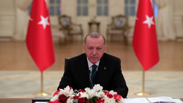 Em Ancara, Turquia, o presidente turco, Recep Tayyip Erdogan, participa virtualmente da Cúpula do Clima, em 22 de abril de 2021 - Sputnik Brasil