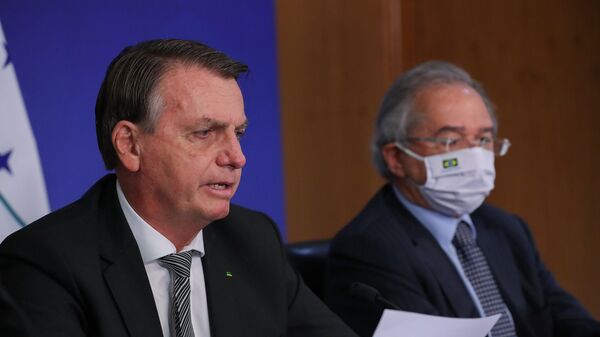 O presidente Jair Bolsonaro participa de cúpula do Mercosul ao lado do ministro da Economia, Paulo Guedes. - Sputnik Brasil