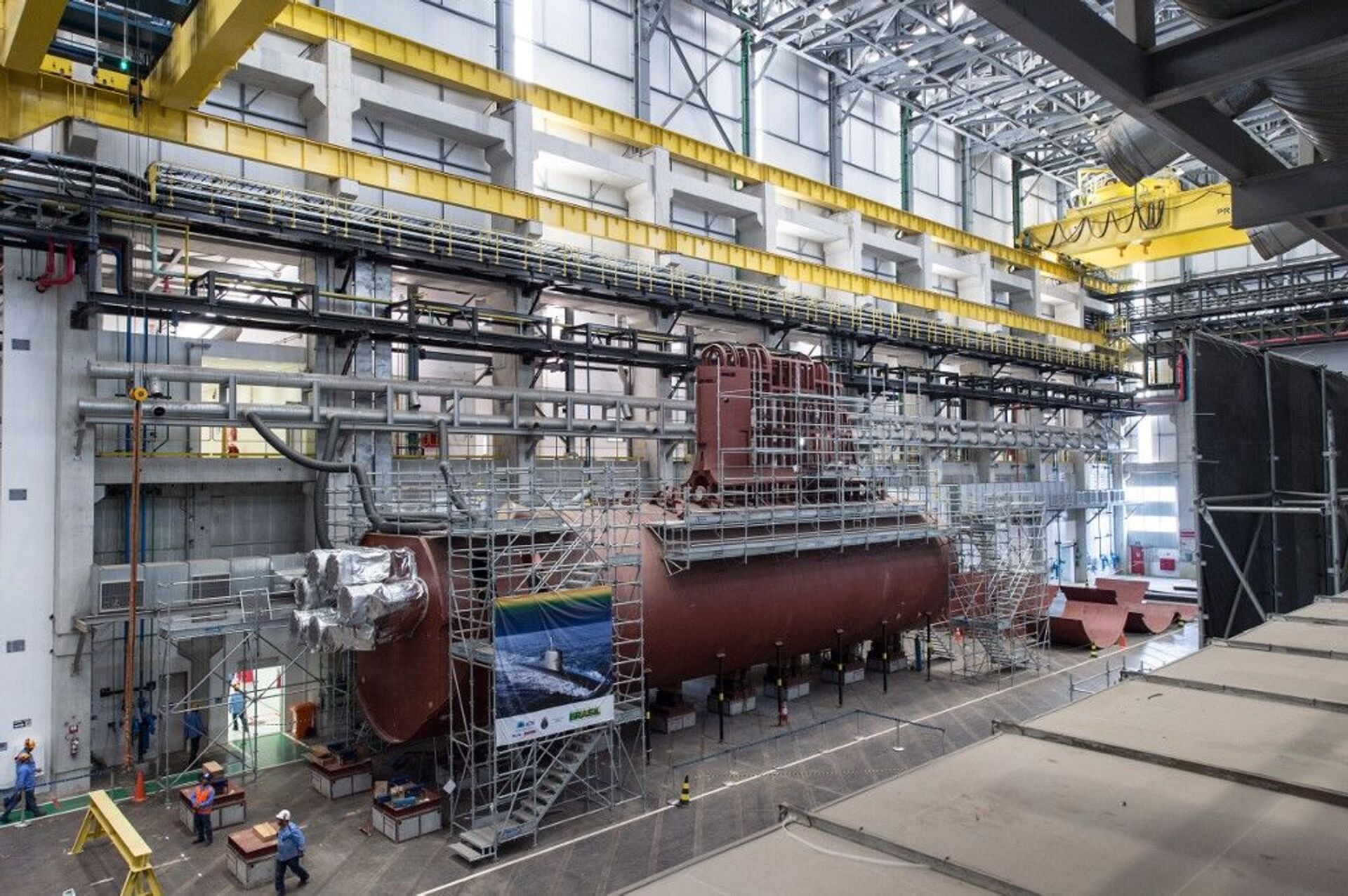 O primeiro de quatro submarinos diesel-elétricos em construção no estaleiro de submarinos de Itaguaí (RJ), em 22 de maio de 2014, quando a indústria naval brasileira ainda estava em alta - Sputnik Brasil, 1920, 23.02.2023