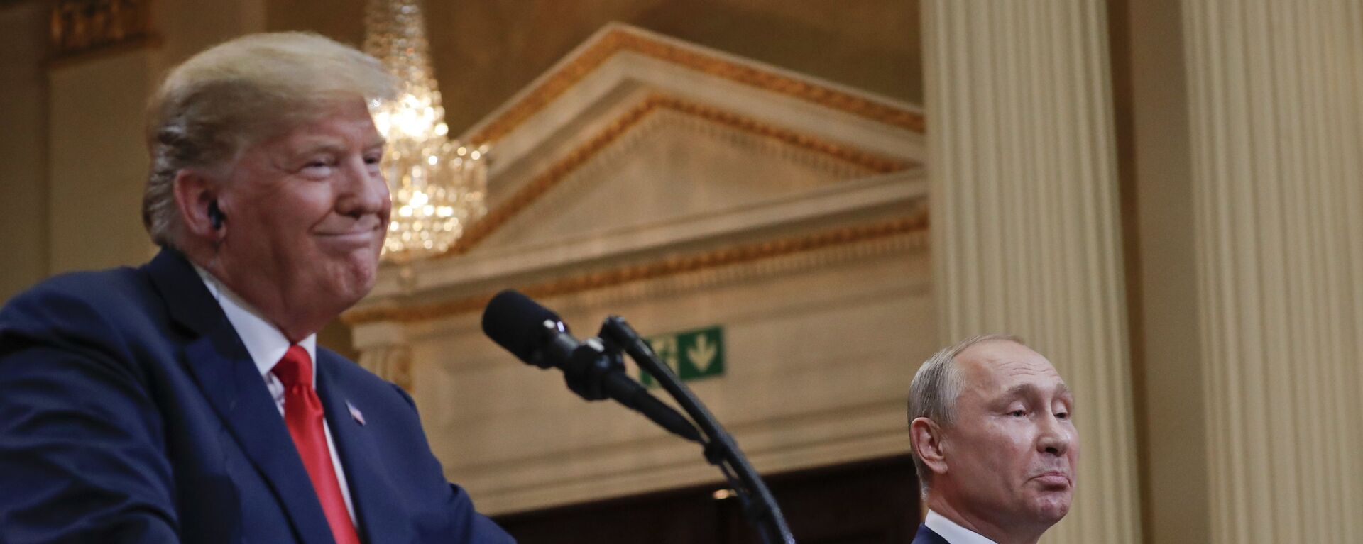 O então presidente dos EUA, Donald Trump (à esquerda) e o presidente russo, Vladimir Putin, durante encontro em Helsinque, Finlândia, 16 de julho de 2018 (foto de arquivo) - Sputnik Brasil, 1920, 23.09.2022