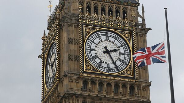 Bandeira britânica hasteada em frente à torre do relógio Big Ben em Londres, Reino Unido, 17 de junho de 2016 - Sputnik Brasil