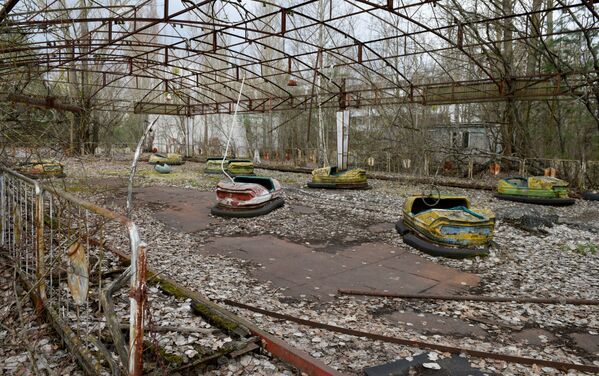 Parque de diversões abandonado na zona de exclusão de Chernobyl, Ucrânia, 26 de abril de 2021. Desastre na usina nuclear de Chernobyl completou 35 anos neste ano - Sputnik Brasil