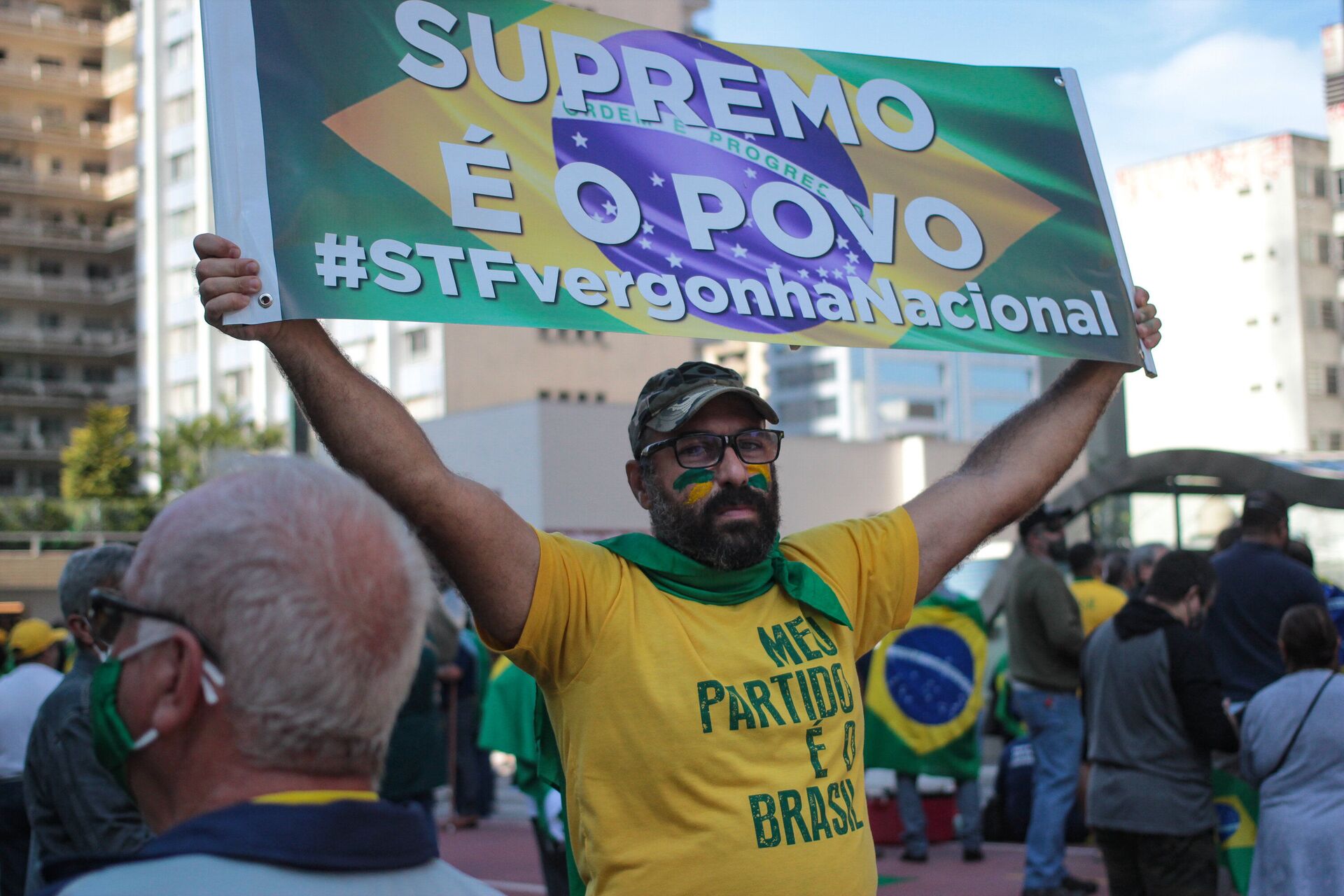Bolsonaristas voltam às ruas e pedem 'golpe militar' e fim do isolamento contra a COVID-19 (FOTOS) - Sputnik Brasil, 1920, 01.05.2021