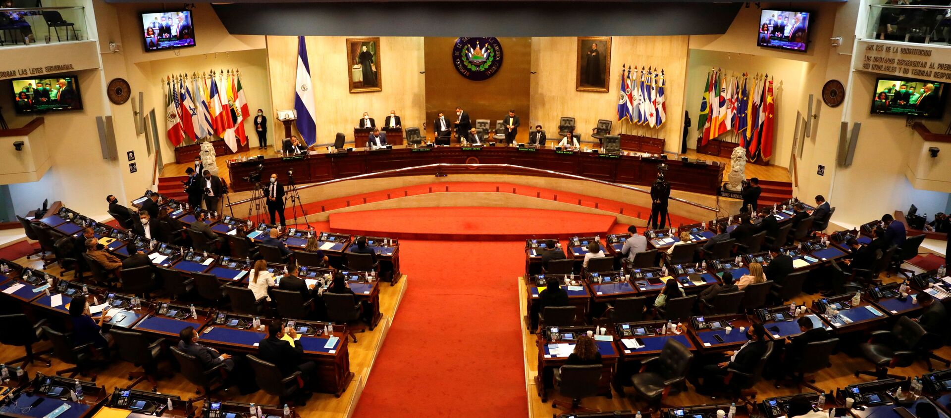 Congresso salvadorenho vota pela destituição de juízes da Suprema Corte do país, em San Salvador, em 1º de maio de 2021 - Sputnik Brasil, 1920, 02.05.2021