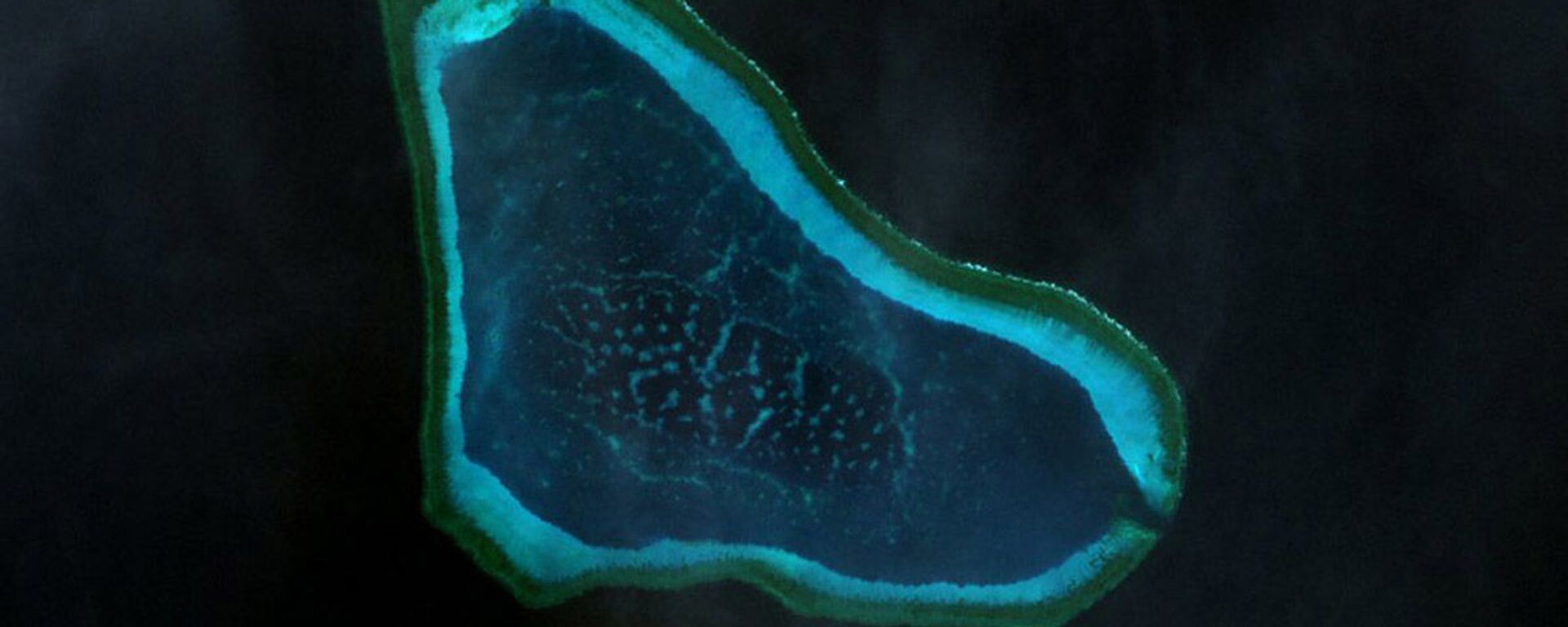 O atol de Scarborough, no mar do Sul da China, área que as Filipinas acusam a China de monitoramento e bloqueio - Sputnik Brasil, 1920, 26.09.2023