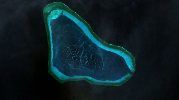 O atol de Scarborough, no mar do Sul da China, área que as Filipinas acusam a China de monitoramento e bloqueio - Sputnik Brasil