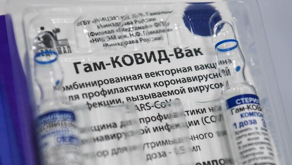 Um pacote da vacina russa Sputnik V, em foto de 30 de abril de 2021, em uma indústria automotiva em Novosibirsk, na Rússia - Sputnik Brasil