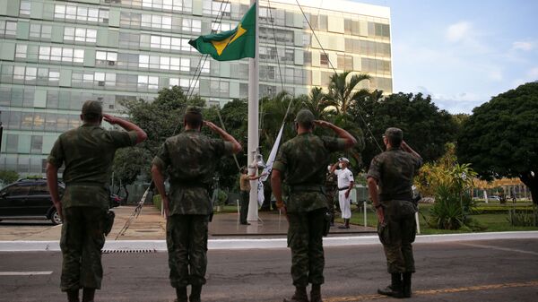 Militares participam de cerimônia, em frente ao Ministério da Defesa, em Brasília, no dia 30 de março de 2021 - Sputnik Brasil