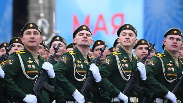 Tropas de Defesa Nuclear, Biológica, Química e Radiológica no desfile militar em Moscou, Rússia, 9 de maio de 2021 - Sputnik Brasil