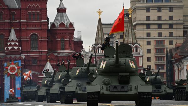 Tanques T-34-85 durante a Parada da Vitória em Moscou, Rússia, 9 de maio de 2021 - Sputnik Brasil