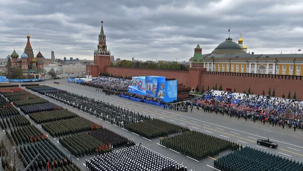 Tropas em parada durante o desfile militar em homenagem ao 76º aniversário da vitória na Grande Guerra pela Pátria, Moscou, Rússia, 9 de maio de 2021 - Sputnik Brasil