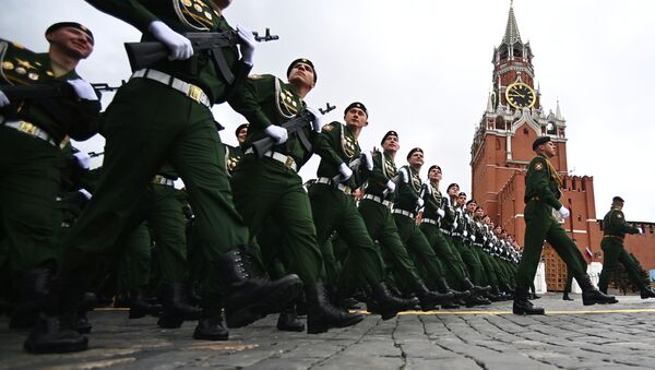 Estudantes da Escola Superior Militar de Comando de Moscou antes do início da Parada da Vitória em Moscou, Rússia, 9 de maio de 2021 - Sputnik Brasil