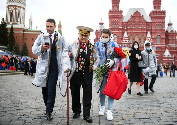 Veterano da Grande Guerra pela Pátria na Praça Vermelha após a Parada da Vitória em Moscou, Rússia, 9 de maio de 2021 - Sputnik Brasil