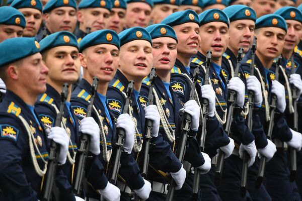 Militares da Força Aeroespacial durante a Parada da Vitória em Moscou, Rússia, 9 de maio de 2021
 - Sputnik Brasil