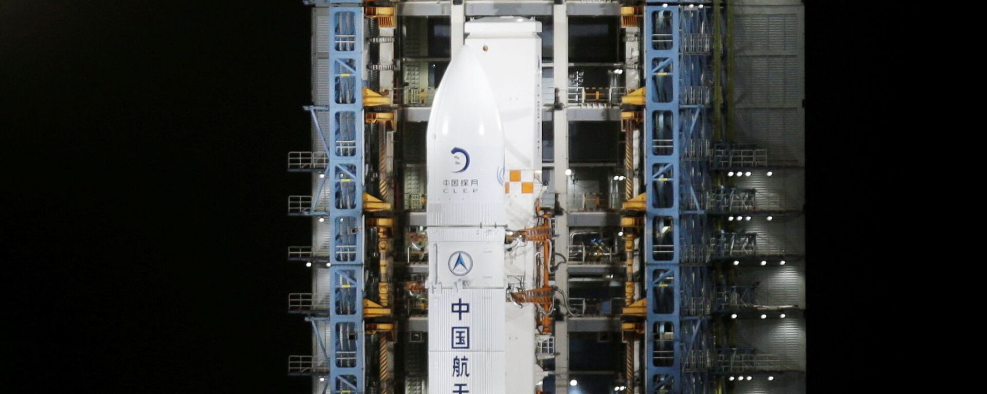 Foguete Longa Marcha 5 Y5, que carrega a sonda lunar Chang'e-5, antes de decolar do Centro de Lançamento Espacial Wenchang, em Wenchang, província de Hainan, China, 24 de novembro de 2020 - Sputnik Brasil, 1920, 26.01.2022