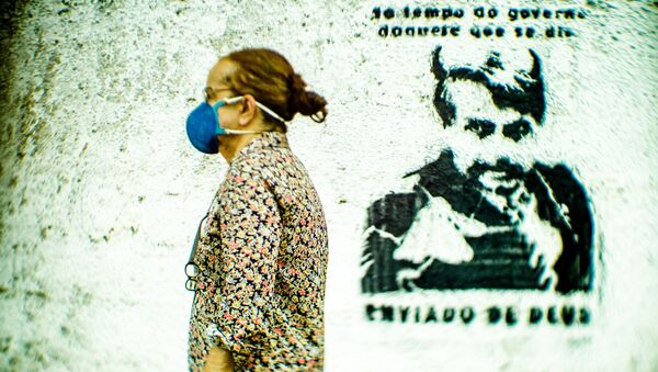 Grafite contra o presidente Jair Bolsonaro em muro de casa do Perequê, em ilhabela, SP, neste domingo, dia 9 demaio - Sputnik Brasil