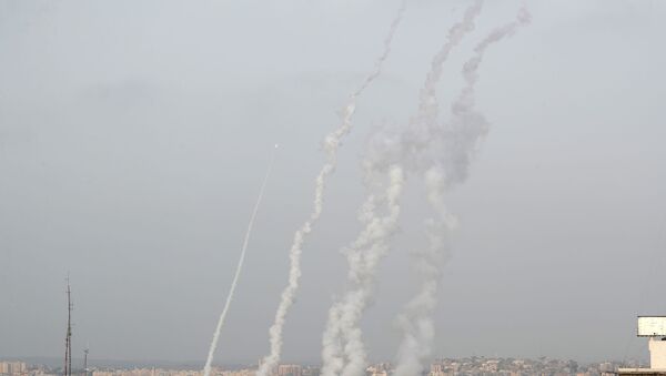 Foguetes são lançados em Israel em meio à tensão de Jerusalém, em Gaza em 10 de maio de 2021 - Sputnik Brasil