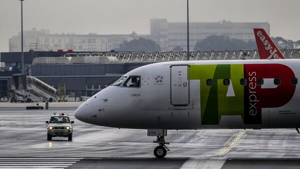 Avião da TAP Portugal no aeroporto Humberto Delgado em Lisboa, Portugal, 9 de dezembro de 2021 - Sputnik Brasil