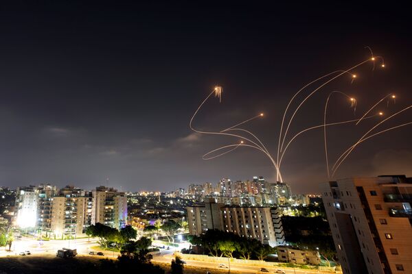 Sistema de defesa antiaérea Cúpula de Ferro intercepta foguetes disparados da Faixa de Gaza contra Israel - Sputnik Brasil