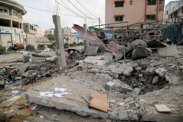 Área atingida por ataque israelense em Gaza - Sputnik Brasil