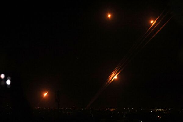 Foguetes são disparados em direção a Israel a partir da cidade de Rafah, no sul da Faixa de Gaza
 - Sputnik Brasil