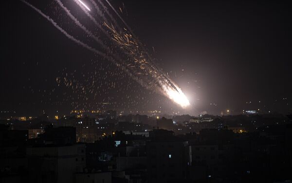 Lançamento de foguetes contra Israel a partir da Faixa de Gaza - Sputnik Brasil