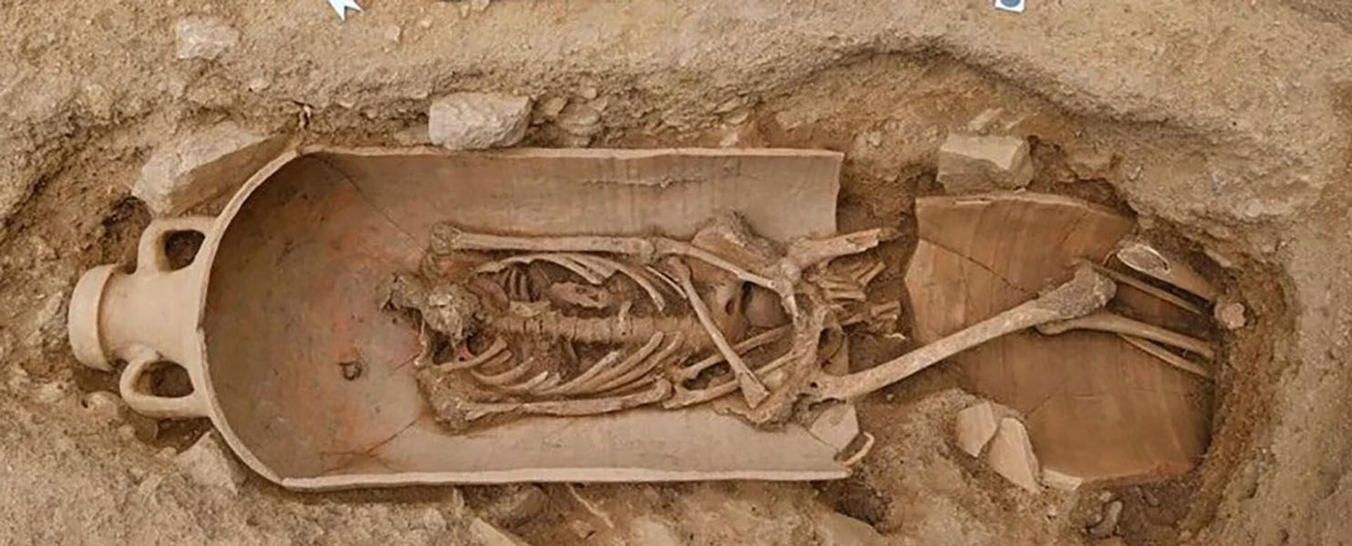 Descoberta antiga necrópole com humanos enterrados dentro de jarros africanos em Córsega (FOTOS) - Sputnik Brasil, 1920, 14.05.2021