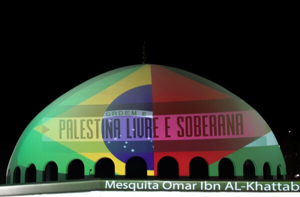 Mesquita Omar Ibn Al-Khatab, em Foz do Iguaçu, iluminada em apoio à Palestina no conflito contra Israel, 14 de maio de 2021  - Sputnik Brasil