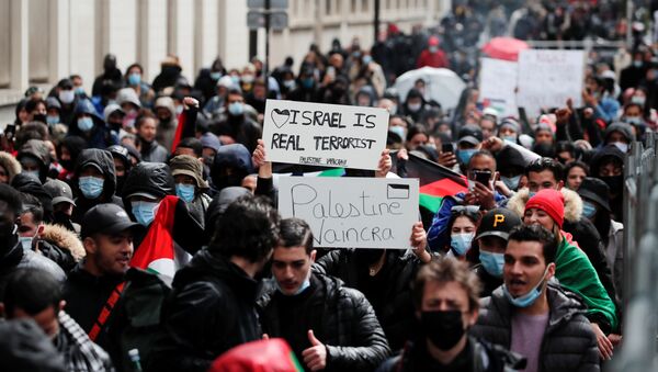 Em Paris, manifestantes participam de protesto em apoio à Palestina, em 15 de maio de 2021 - Sputnik Brasil