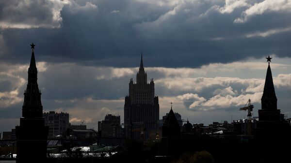 Panorama da sede do Ministério das Relações Exteriores da Rússia e as torres do Kremlin em Moscou, Rússia, 26 de abril de 2021 - Sputnik Brasil