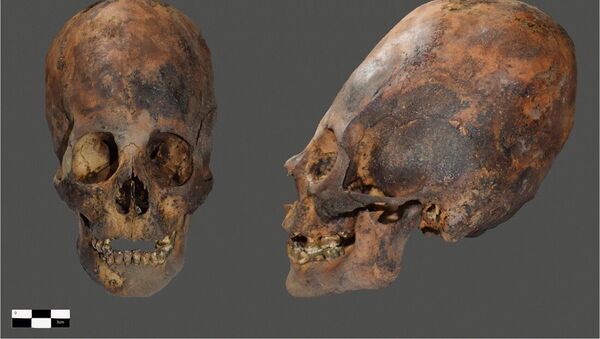 O crânio de uma pessoa encontrada no topo do vulcão Pichu-Pichu, no Peru - Sputnik Brasil