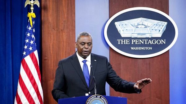 Secretário de Defesa Lloyd Austin fala durante reunião no Pentágono em Washington, EUA - Sputnik Brasil