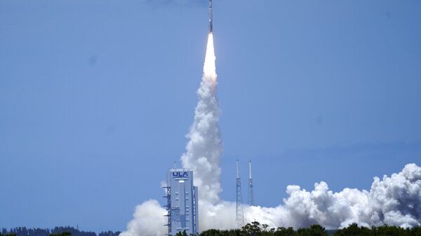 A United Launch Alliance lança o foguete Atlas V com o satélite SBIRS GEO 5 na estação da Força Espacial dos EUA em Cabo Canaveral, na Flórida - Sputnik Brasil