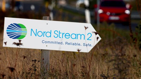 Placa direciona o tráfego para a entrada da instalação de aterramento de linha de gás do Nord Stream 2 em Lubmin, Alemanha (foto de arquivo). - Sputnik Brasil