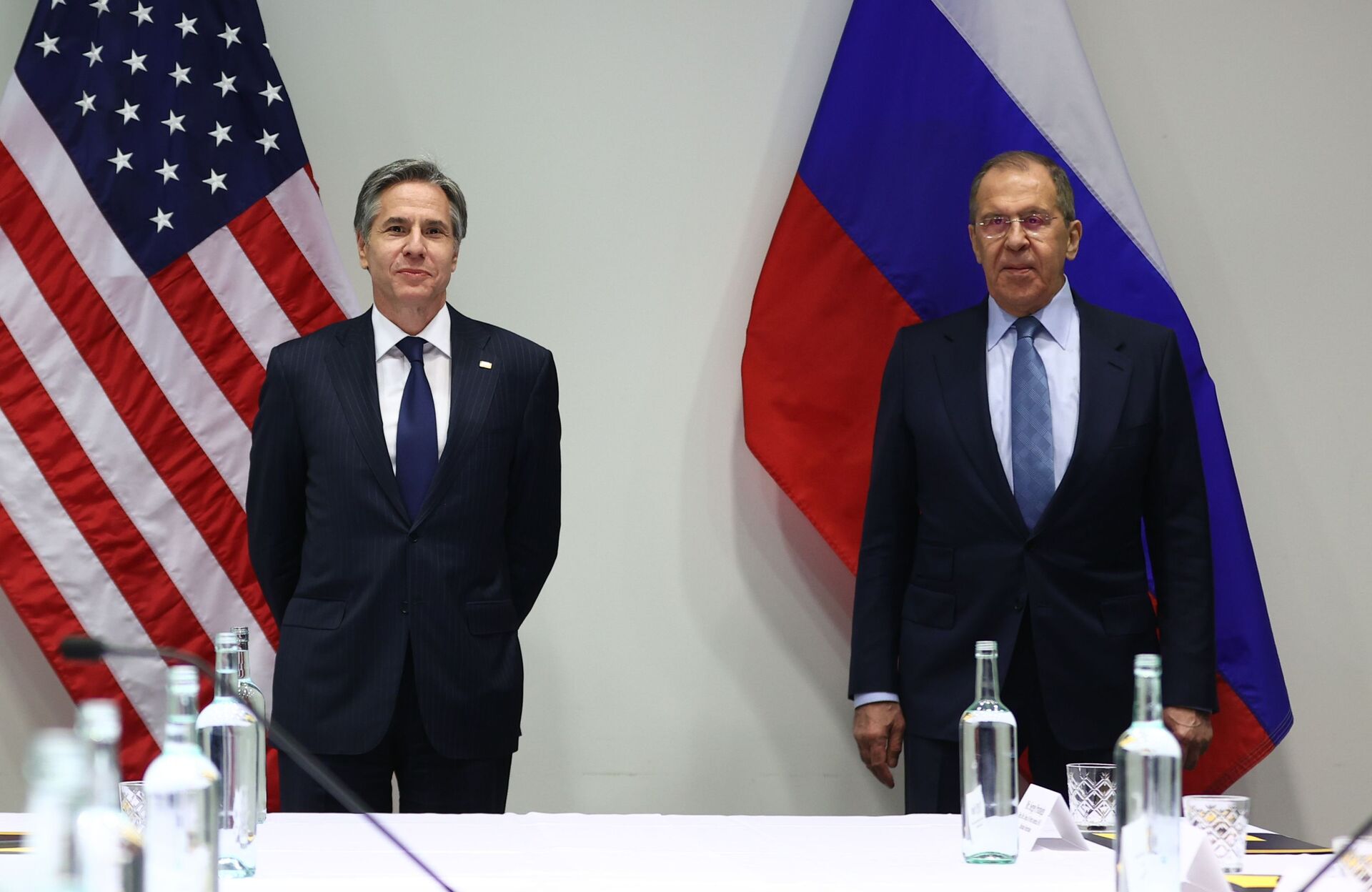 Ministro das Relações Exteriores da Rússia, Sergei Lavrov, e o secretário de Estado dos EUA, Antony Blinken, durante reunião fora do programa do Conselho Ártico em Reykjavik, 19 de maio de 2021 - Sputnik Brasil, 1920, 13.05.2022