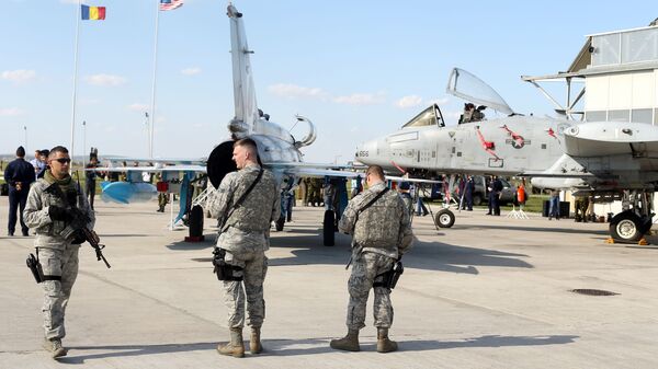 Soldados dos EUA na base aérea de Campia Turzii, na Romênia - Sputnik Brasil