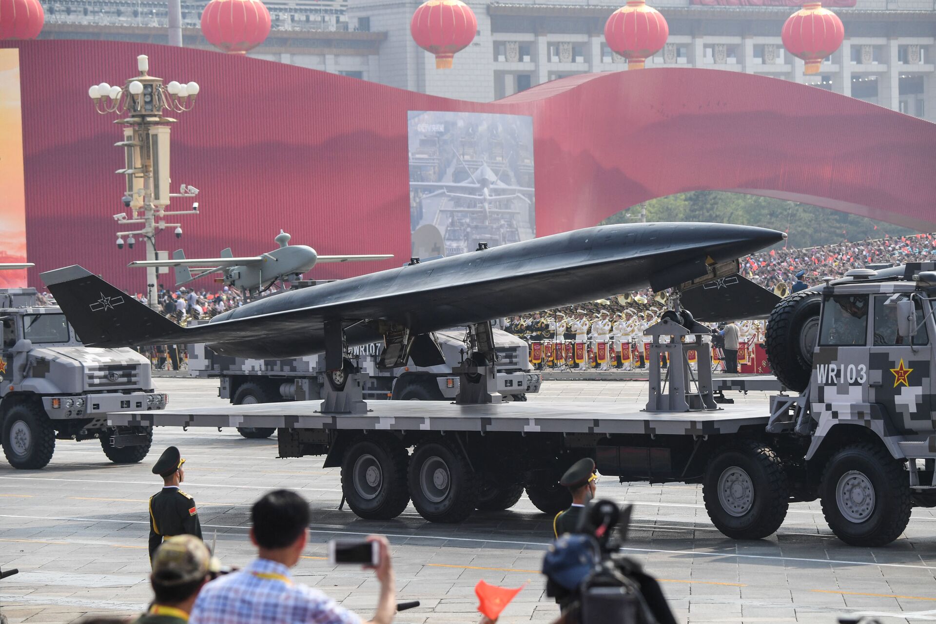 Drone de vigilância hipersônico WZ-8 durante o desfile militar marcando o 70º aniversário da fundação da República Popular da China, em Pequim  - Sputnik Brasil, 1920, 23.03.2022