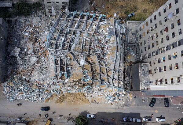 Vista aérea do edifício Al-Jalaa, que abrigava a AP, a emissora Al Jazeera e outros meios de comunicação, na Faixa de Gaza, que foi bombardeado durante ataque aéreo israelense no conflito deflagrado desde 10 de maio entre Israel e o Hamas - Sputnik Brasil