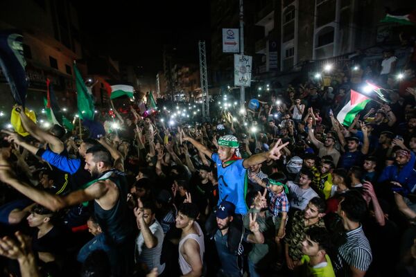 Palestinos se alegram nas ruas da Faixa de Gaza após o cessar-fogo, 21 de maio de 2021 - Sputnik Brasil