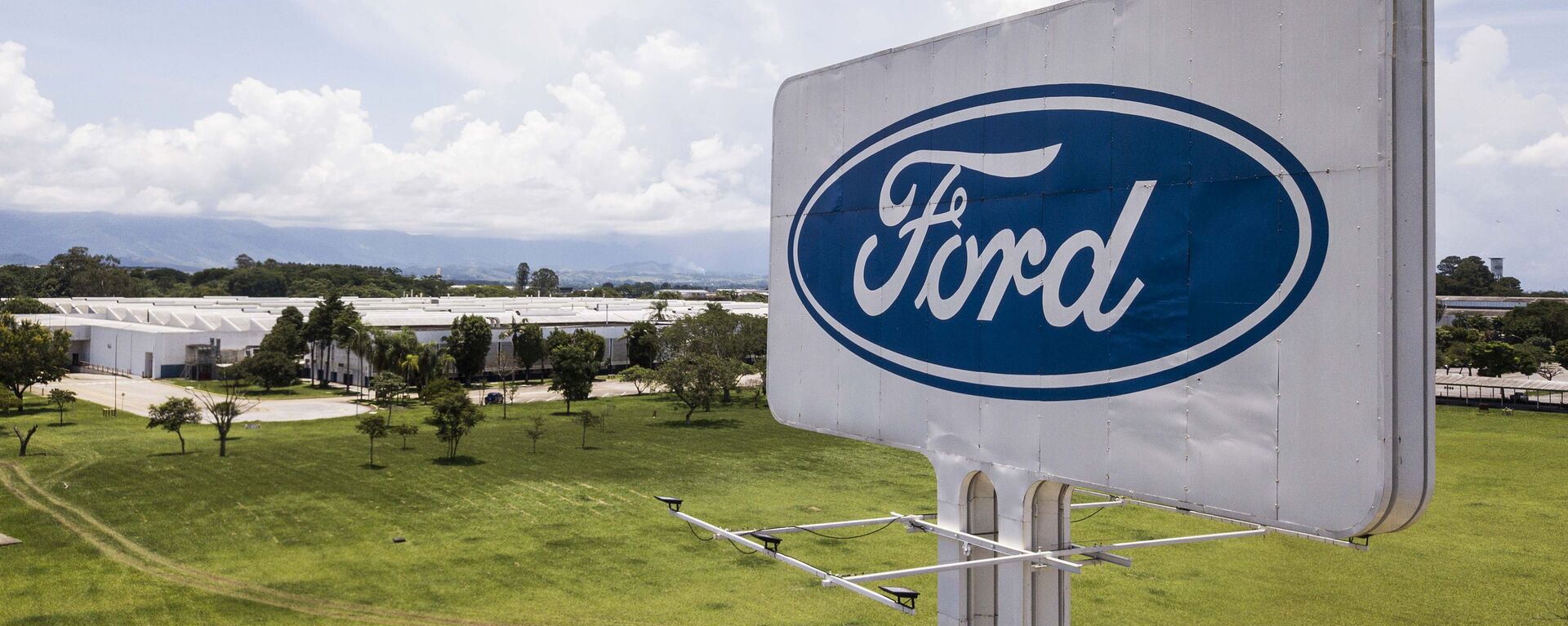 Fábrica da Ford, em Taubaté, no interior de São Paulo, no dia 12 de janeiro de 2021; montadora encerrou suas operações no Brasil - Sputnik Brasil, 1920, 21.05.2021