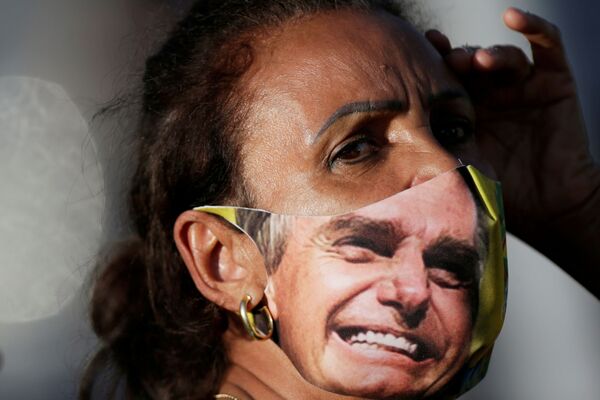 Mulher com máscara durante manifestação de agricultores em apoio ao presidente do país, 15 de maio de 2021 - Sputnik Brasil