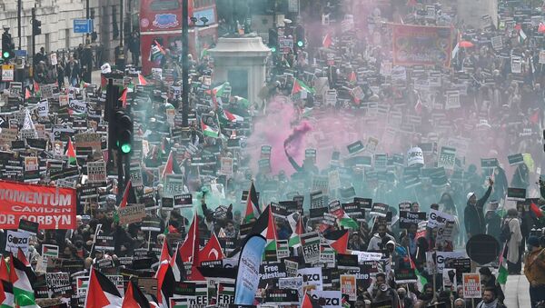 Em Londres, manifestantes protestam contra os bombardeios de Israel na Palestina, em 22 de maio de 2021 - Sputnik Brasil