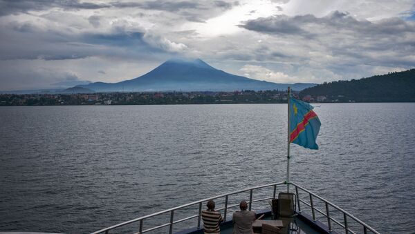 Vulcão Nyiragongo visto do lago Kivu, na República Democrática do Congo - Sputnik Brasil
