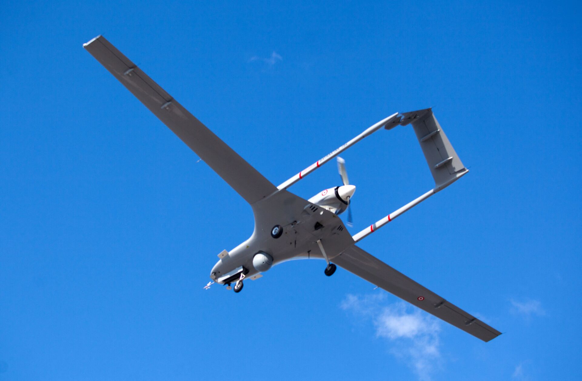 Drone Bayraktar TB2, fabricado na Turquia, voa na base aérea de Gecitkale, perto de Famagusta, na autoproclamada República Turca do Norte do Chipre, 16 de dezembro de 2019 - Sputnik Brasil, 1920, 23.01.2022
