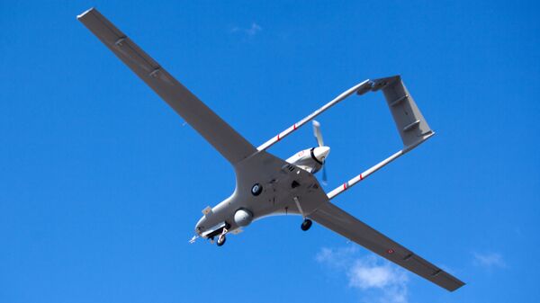 Drone Bayraktar TB2, fabricado na Turquia, voa na base aérea de Gecitkale, perto de Famagusta, na autoproclamada República Turca do Norte do Chipre, 16 de dezembro de 2019 - Sputnik Brasil