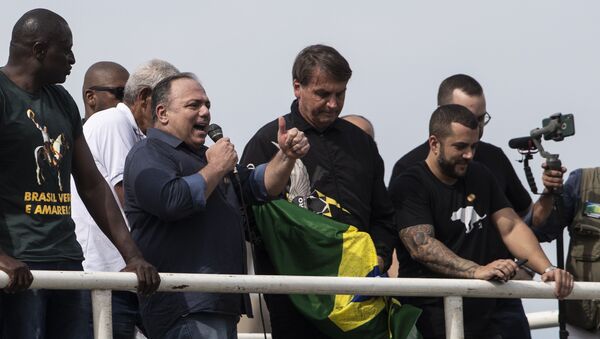 Ex-ministro da Saúde Eduardo Pazuello participa, ao lado do presidente Jair Bolsonaro, de manifestação no Rio de Janeiro - Sputnik Brasil